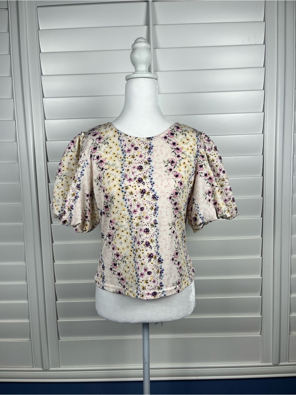 Roommates Cream Floral Puff Sleeve Top size L cottagecore coquette soft girl